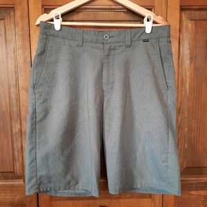 Travis Mathew Gray Pinstriped Flat Front 10" Inseam Golf Shorts Size 32